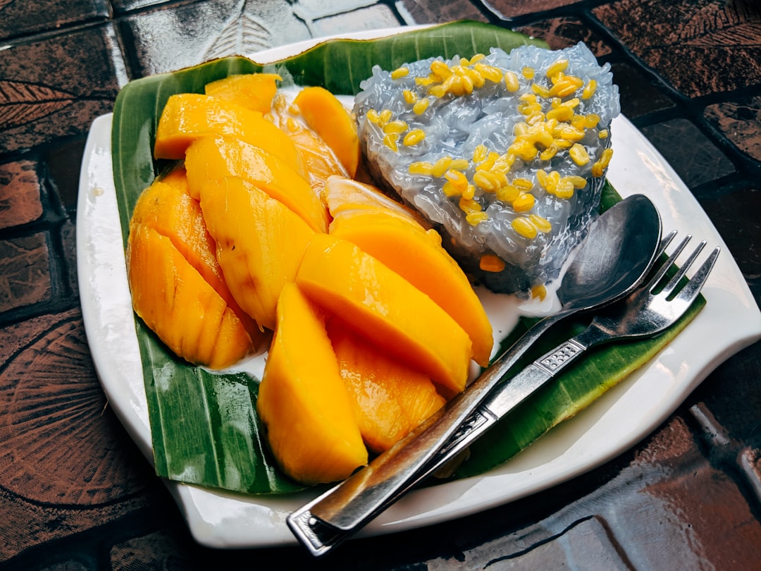 Riz gluant à la mangue et lait de coco